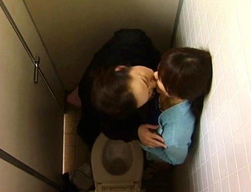 女に飢えたタチ トイレで女を襲うタチ/亭主の竿より女のアソコ/通勤バスで女をいかせるタチ