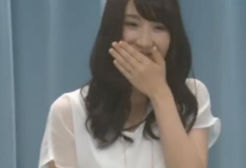 【マジックミラー号×人妻】乳房マッサージにより敏感に！激しい性行為により大量噴射する潮吹き！