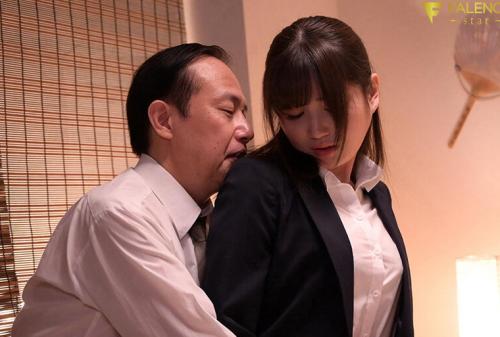 性接待NTR 大嫌いな取引先のオジサンの元へ接待に行った彼女が朝になっても帰ってきません… 本田もも