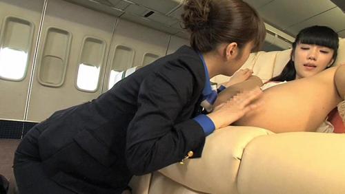 「制服・下着・全裸」でおもてなし またがりオマ○コ航空 3