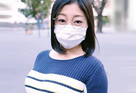 地味なメガネ主婦のド変態姿！旦那じゃ物足りず他人棒に激しく中出し懇願！爆乳揺らし絶頂が止まらない！