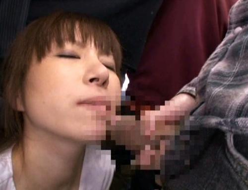 満員電車で巨乳すぎて胸が密着してしまう女は痴●されても拒めない 4