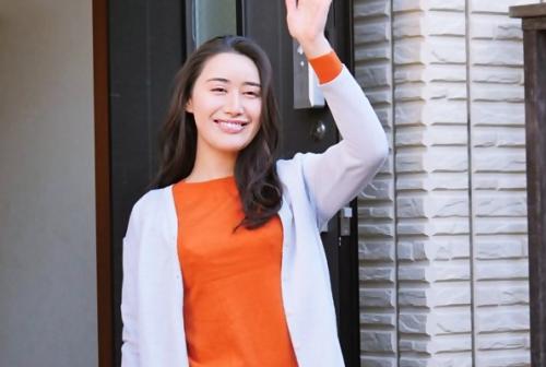 予想外の再会が呼び起こす淫靡な囁き、快楽の期待での禁断の行為!