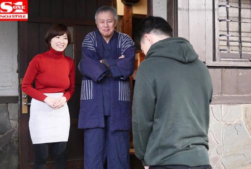 あの夏から5ヵ月経っても…ど田舎の冬はやっぱりヤルことがなくて 隣の巨乳奥さんの誘惑に乗っかりじっとり交尾三昧で毎日暖め合う。 奥田咲