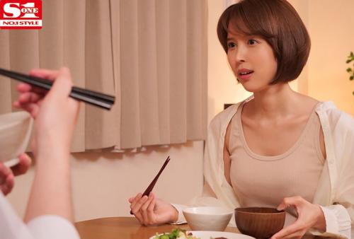 1ヶ月間の出張から帰ったその瞬間から清楚妻が金玉カラッぽになるまでチ●ポしゃぶりをやめてくれない 葵つかさ