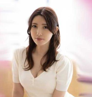 紫陽花が似合う清楚な森沢さん。2年前に結婚したが
