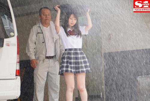 ガチの制服ストーカー魔は豪雨を狙ってじっとり●す 夢乃あいか