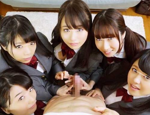 学校の寮での王様ゲームで、同い年の男子とお嬢様の魅力に酔いしれる童貞ボーイの中出し体験