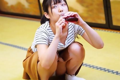 媚薬を飲まされ、強烈な快感を体験し、潮を吹いてしまう
