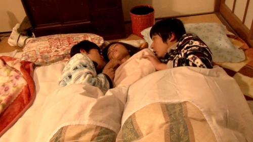 奇跡の確率で起きた近親相姦ハプニング 偶然息子のチ○ポが挿さって感じちゃったママ 2児のママ奇跡の2穴SP