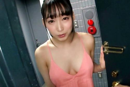 【悩殺奥様】ノーブラノーパンで隣人に誘惑！美しい人妻が絶品騎乗位で激しく濡れる性交！【蓮実クレア】