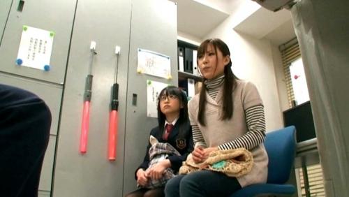 「負けたら即ハメ！」不正乗車（キセル）した少女のママを呼び出し通報しない条件で母娘に野球拳をさせる鉄道員！