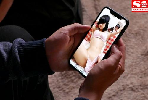 色白華奢で真面目な彼女が巨漢先輩の馬乗りプレスで寝取られ僕の前では見せた事のないアヘ顔全開で快楽堕ち 伊賀まこ
