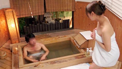 一般男女モニタリングAV 家族旅行中の即席W不倫企画 巨乳妻が初対面のデカチン男性とタオル一枚で相席混浴！過激ミッションでみるみる勃起するデカチンに恥じらいながらもご無沙汰オマ○コからは期待汁が止まらない！スケベ本性剥き出しの生ハメ中出し連続射精セックス！…