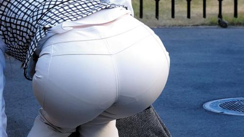 パンツスーツのデカ尻OL盗撮動画
