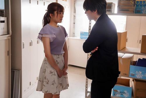 「ほんとは君が好きだったのに…」さっさと告白してくれない同期（幼馴染）の目の前で上司と見せつけSEXをしてしまう私… 青空ひかり