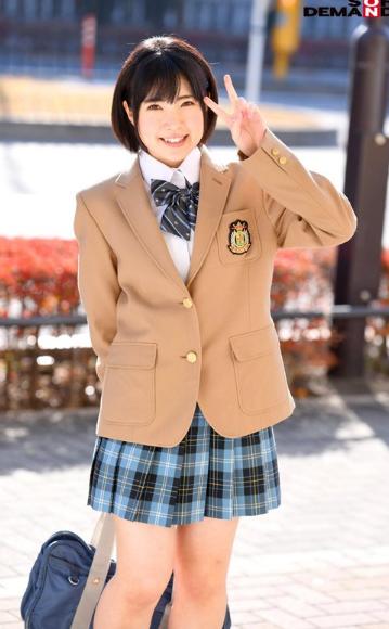 女子○生たちが新作リップのモニターではじめてのベロチュウ体験！大人の濃厚キスでトロトロになったウブカワマ○コにビターなデカチンザーメンをプレゼント！ マジックミラー号