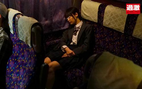 夜行バスで声も出せずイカされた隙に生ハメされた女はスローピストンの痺れる快感に理性を失い中出しも拒めない 女子○生限定9 痴女っこ化SP