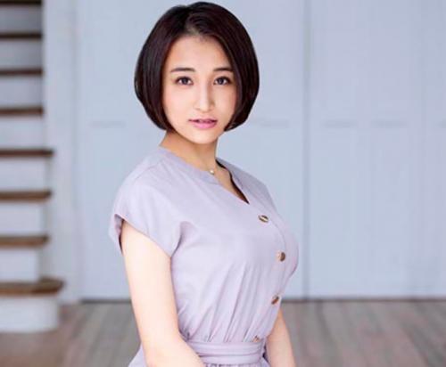 【AV初出演】Fcup巨乳妻が悪いと思いながらも乱れセックス！！