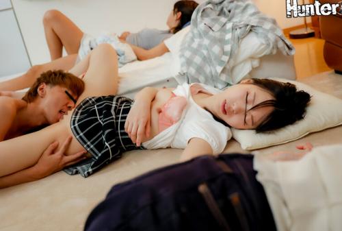 スローピストンサイレントレ×プ「えっ嘘、何してるんですか？」「バレたら大変な事になるから静かにしてろ！」彼女の親友たちを寝てる間に次々●す！