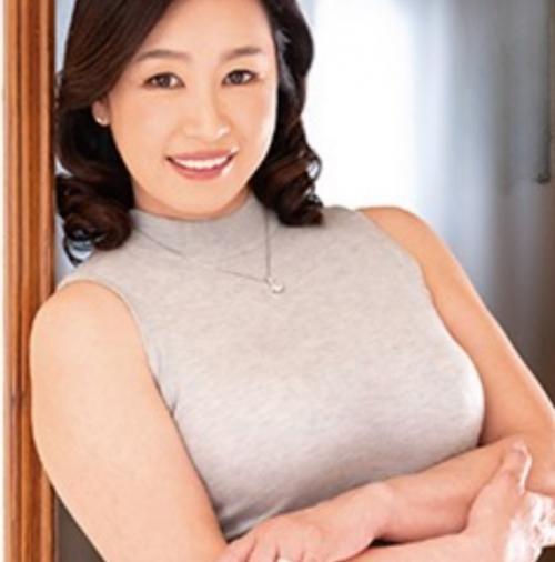 【友人のお母さん】覗いて興奮した友人に誘われ…抵抗できずに始まった違法な肉体関係…40代の美しい熟女が絶頂に達する!！【水沢莉久】