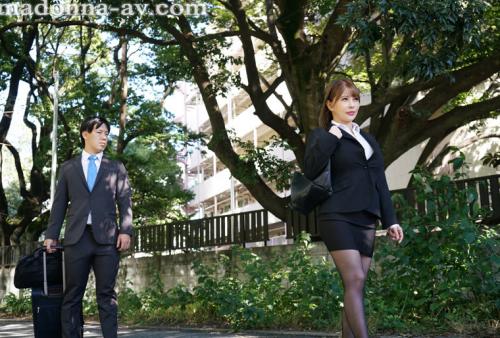 出張先のビジネスホテルでずっと憧れていた女上司とまさかまさかの相部屋宿泊 叶愛