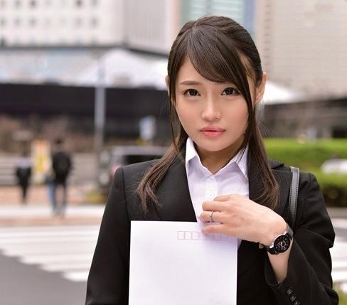 アヒル口が魅力的な奥さんの恥じらいエッチ面接 ～ 性的な屈辱に赤面する姿が愛らしい