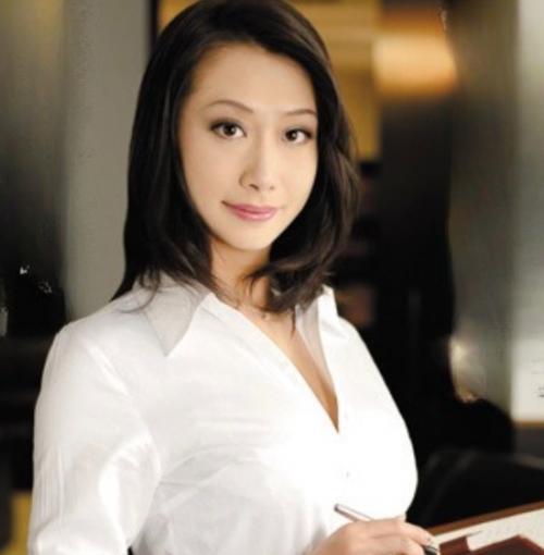 【契約の性奴隷】美熟女秘書、社長に支配されて始業前から屈辱の連続！
