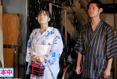 花火大会の夜、狂わせた突然の大雨片思いのクラスメイトと駆け込んだラブホ相部屋雨宿り中出し 根尾あかり
