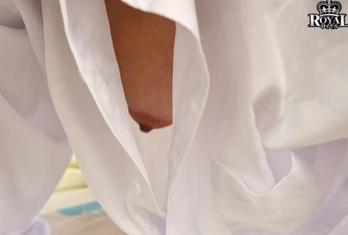 厳格で華奢巨乳の女上司と宅飲みで朝を迎えた末、覗かせた独占したくなる隙だらけの素顔。 篠田ゆう