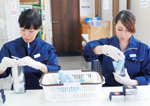 【近親相姦開発】亡き夫が残した設計資料を息子と共に実験！!母子2人で開発した極上バイブで背徳の快楽に溺れる禁断のセックス！!