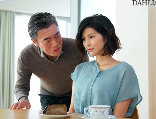 家事をしている10分間 夫にバレない様、ケモノみたいに後ろから犯してっ！ 隣人の旦那さんとこっそり時短W不倫性交 美乃すずめ