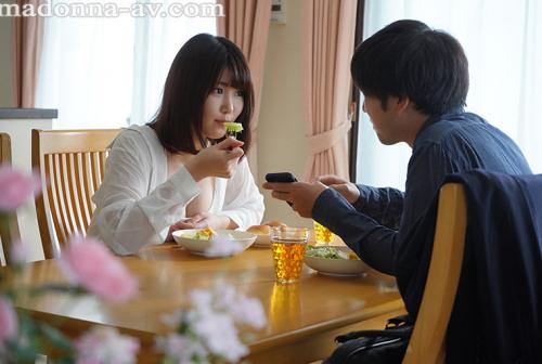 私は真夏のあの日から、元カレにハメ撮りされ続けて―。 消せない過去、崩れ去った平穏な日常。 児玉れな