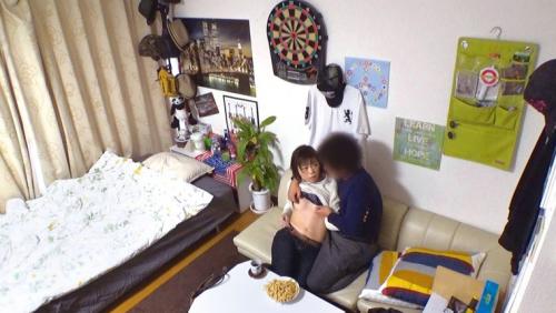イケメンが熟女を部屋に連れ込んでSEXに持ち込む様子を盗撮したDVD。111～強引にそのまま中出ししちゃいました～