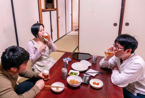 夫婦念願の田舎暮らし…だがそこで農業従事者様のデカチンをめりめり挿れられめろめろにされた妻 田中ねね