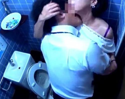 【酒屋で出会った魅惑の女性】酒に酔いしれ、キスから燃え上がる情熱！