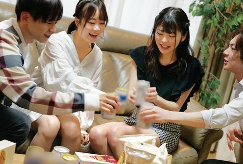 大乱交合コン開催！陽キャ美少女ビッチvsイケメン！本能のまま、家中で精子とマン汁果てるまで生パコしまくり！学内でも屈指の一軍JD2人組！