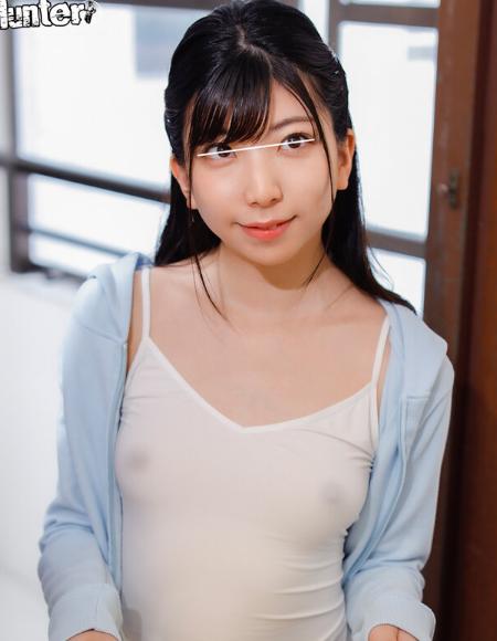 お隣さんはノーブラ透け乳首女子大生！隣に引っ越してきた女子大生が挨拶に来たけど超薄着だから乳首が透けて丸見え！当然ガン見でフル勃起！案の定…