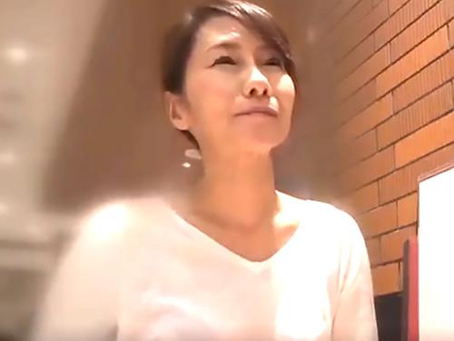 【素人ナンパ】優雅な上品な奥様をナンパしてホテルで完熟オマンコに中出し！