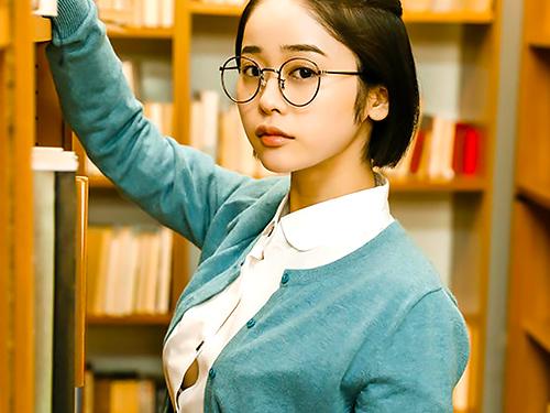 MINAMO 大人しそうな巨乳文学美少女が図書室で手コキとフェラチオで抜いてくれる…。