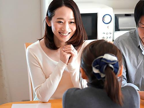 水戸かな「まさか、ウチの嫁と友達が…」色白美肌が美しい人妻熟女の寝取られセックス！