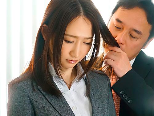 水戸かな 嫌いな上司にセクハラを受ける美人妻OL。オフィスで電マとバイブを突っ込まれて寝取られセックス