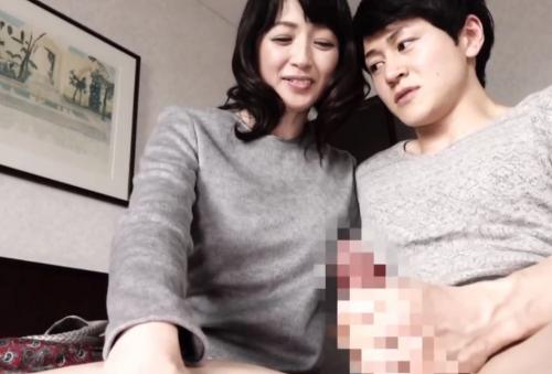 【剛毛／相互オナニー】欲求不満妻が相互オナニー！濡れ濡れマ〇コの膣アツ熟女は生ハメSEXで激イキッ！！