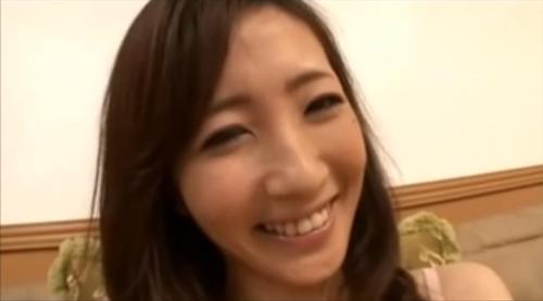 【最高接写】剛毛美熟女がくぱぁしてペニスを導く「ココに挿れて突きまくって～っ！！」【小田切あや】