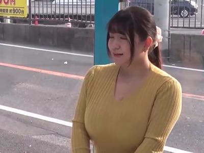 【マジックミラー号×素股】お仕事中にも関わらずおチンポを受け入れ脚先までピンピンにして感じちゃう女性社員！ww