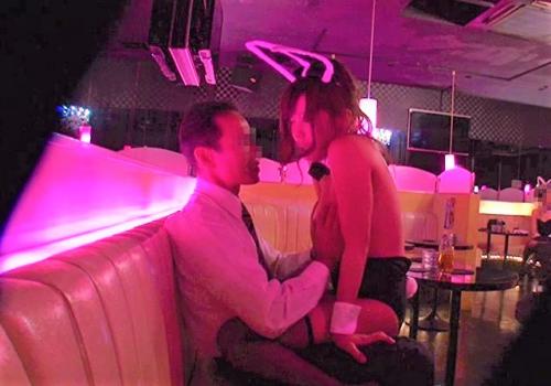 おっパブでおっぱいが大きい女の子に媚薬入りタブレット飲ませたら発情！　見つからない様に挿入したけど我慢できずに激ピストン