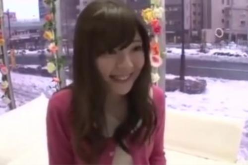 [マジックミラー号]デカチン見せられて、自然に笑顔になってしまう((笑)）女の本能が『これは気持ち良い』との直感で！