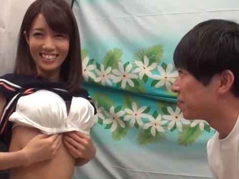 友達同士の男女が謝礼をもらうためにセックス。お互いの裸をまじかで見て恥ずかしそうにしてしながらもだんだんとその気になってくる
