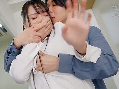 《辱め》AV制作会社の新人女性ADが上司のセクハラに抗えず喉奥から生ペニス挿入ガン突きされて膣内射精ｗｗｗ