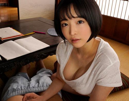 『恥ずかしがってんの？可愛い♥』久しぶりに再会した従姉が巨乳で激エロに？！童貞のボクを誘惑しまくる？！【三宮つばき】